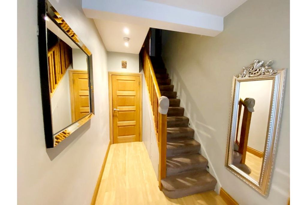Property photo 2 of 27