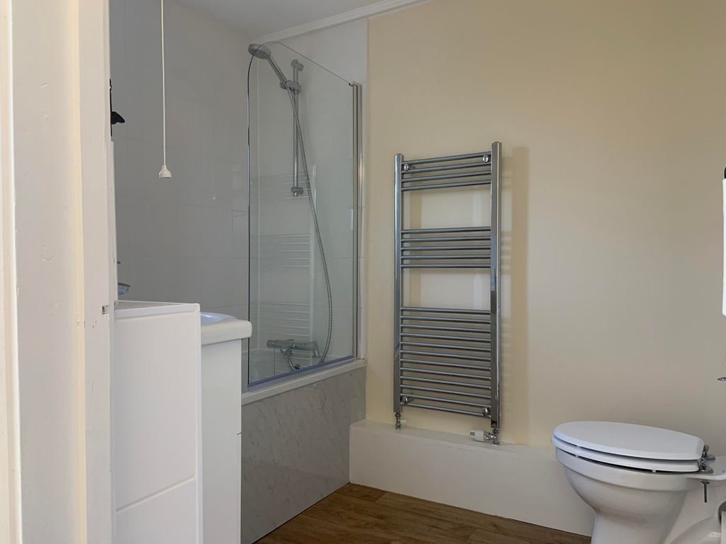 Property photo 1 of 8 Bathroom