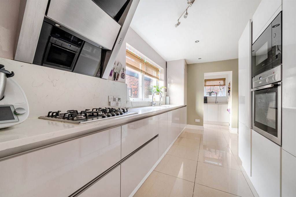 Additional image 6 of 4 bed detached house for saleThe Coppice, Enfield EN2