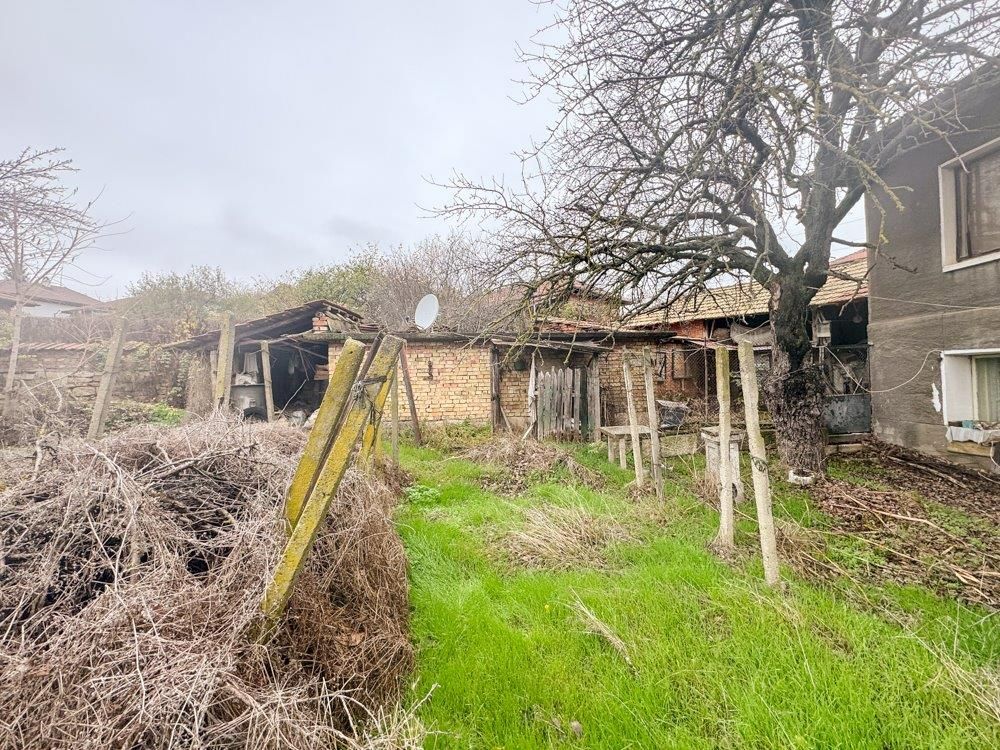 Property photo 2 of 32