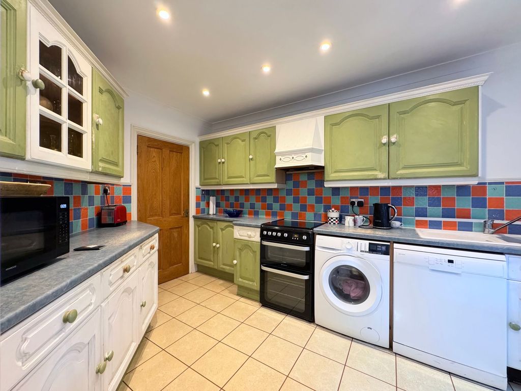 Property photo 3 of 16 Kitchen