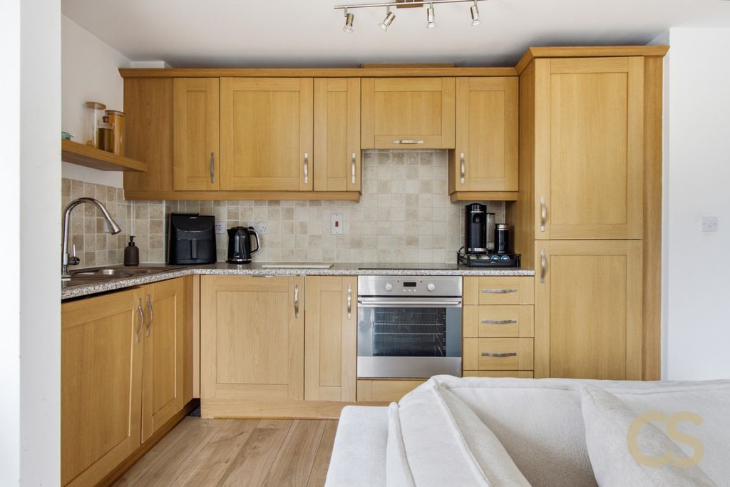 Property photo 3 of 17 5300795