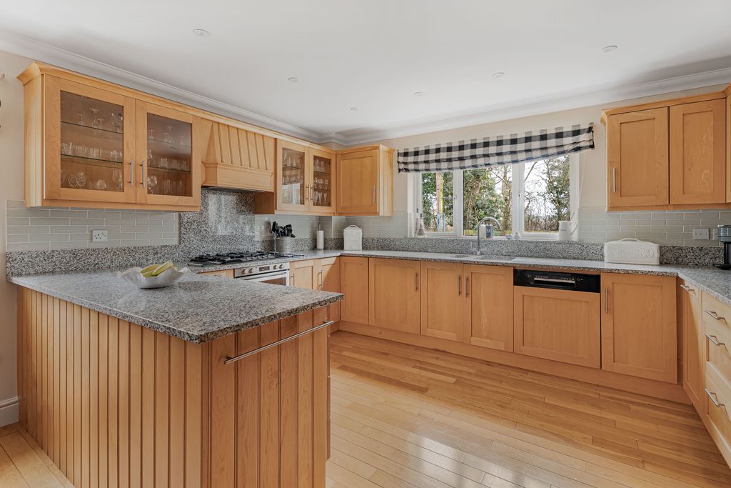 Property photo 3 of 45 2772899