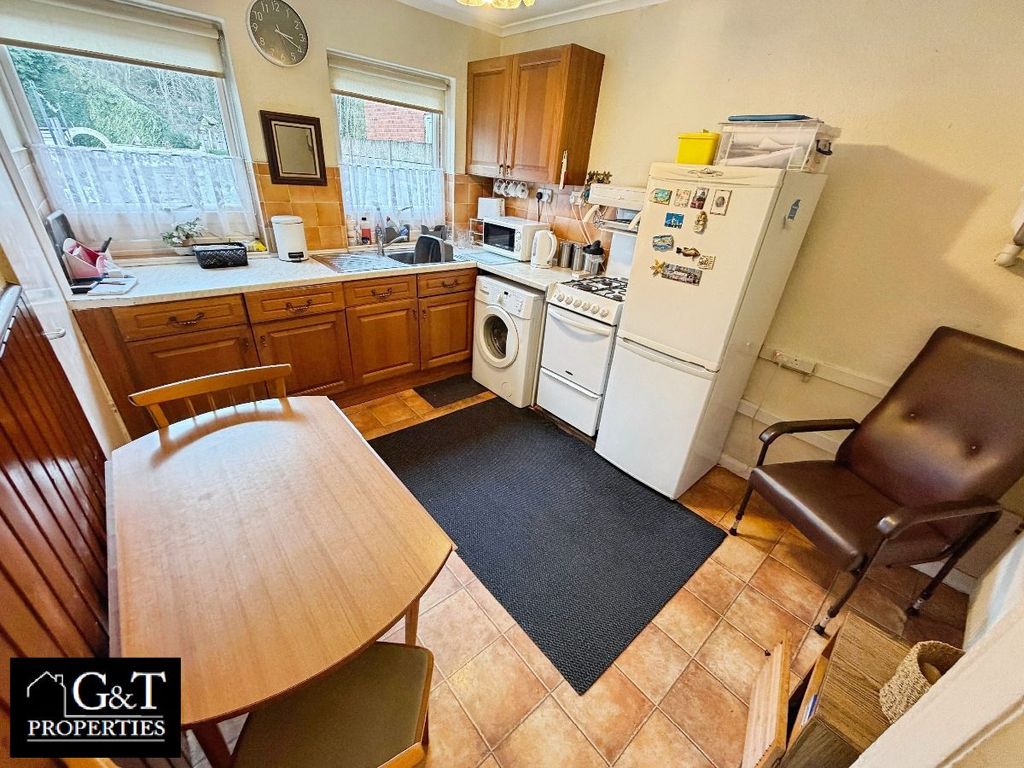 Property photo 3 of 12 Kitchen