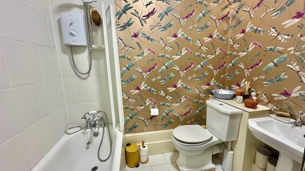 Property photo 3 of 25