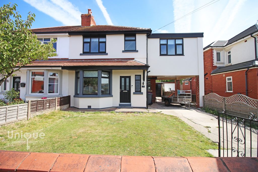 Property photo 2 of 27