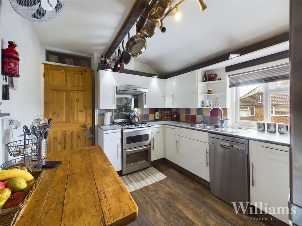 Property photo 2 of 12 Kitchen