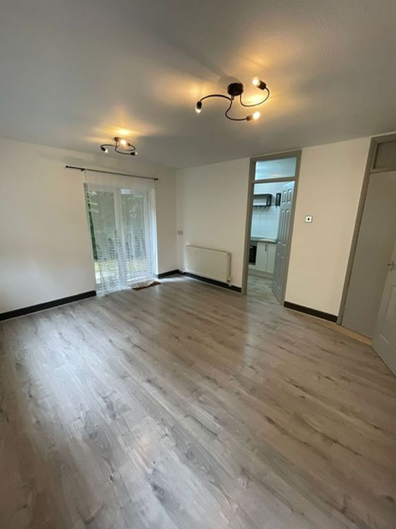Property photo 2 of 12 Lounge