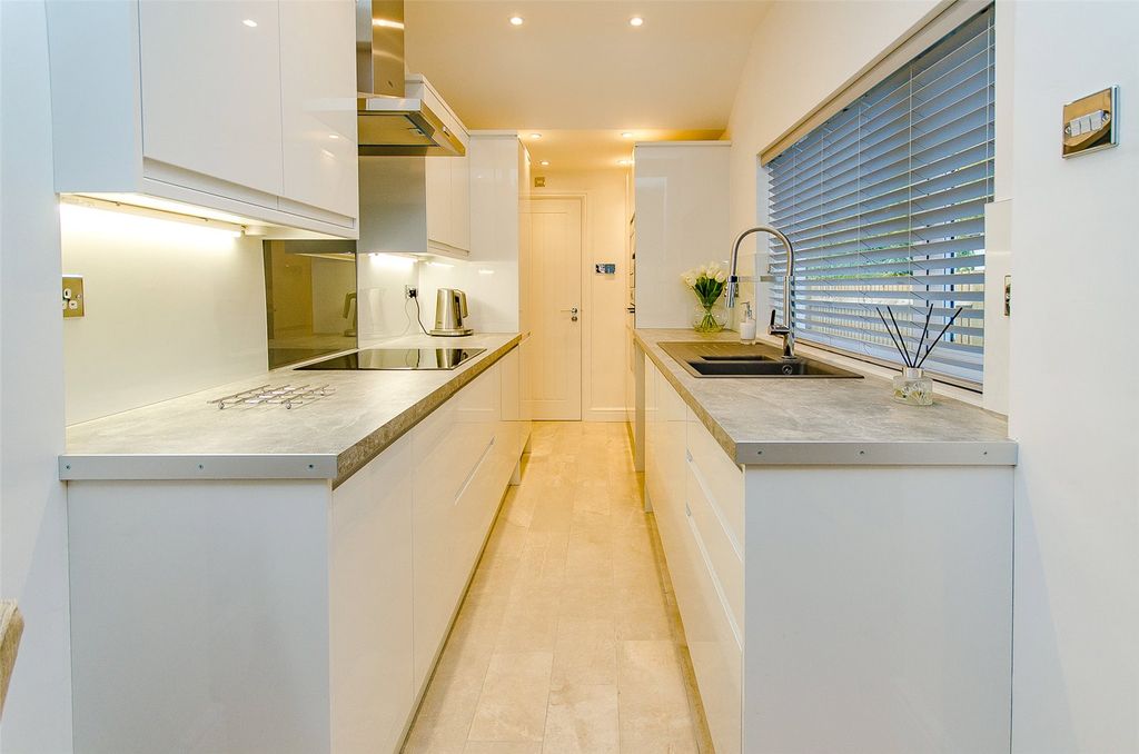 Property photo 3 of 10 Picture No. 13