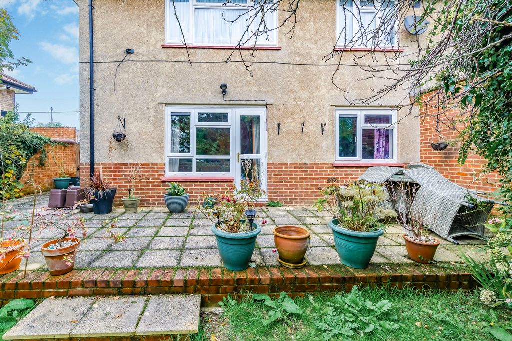 Property photo 3 of 17 Garden