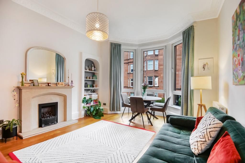 Property photo 2 of 22 Livingroom