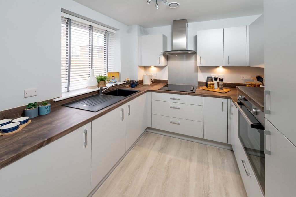 Property photo 3 of 10 Show Home Kitchen