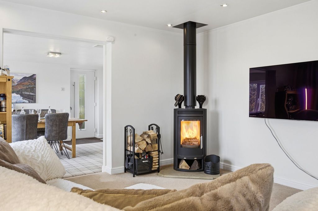 Property photo 3 of 54