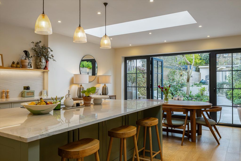 Property photo 2 of 20 Image