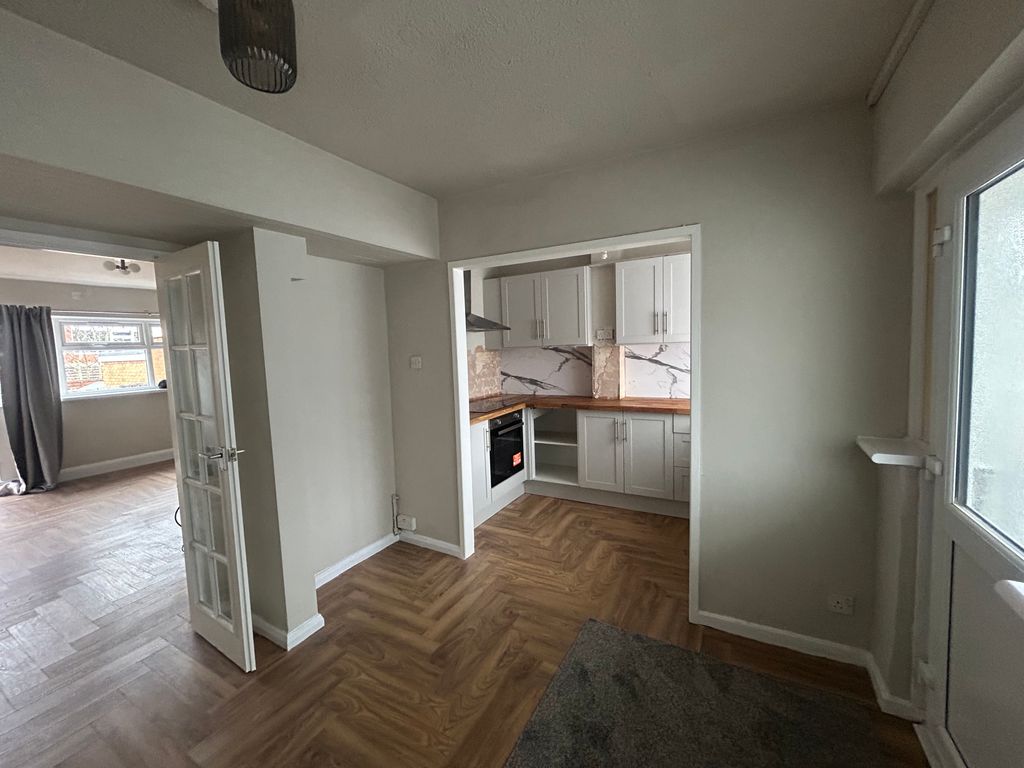 Property photo 2 of 8 Image