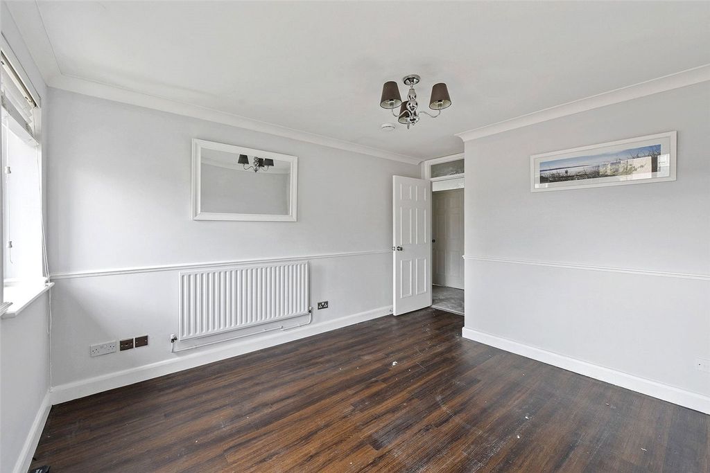 Property photo 3 of 10 Limehouse Cut E14