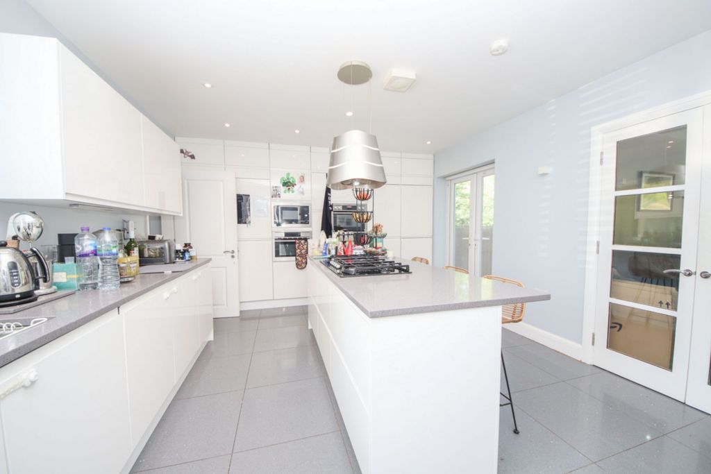 Property photo 3 of 14 Photo 44