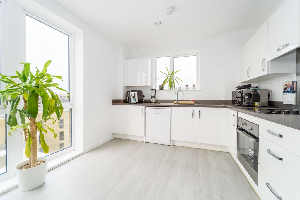 Property photo 2 of 11 Modern Kitchen