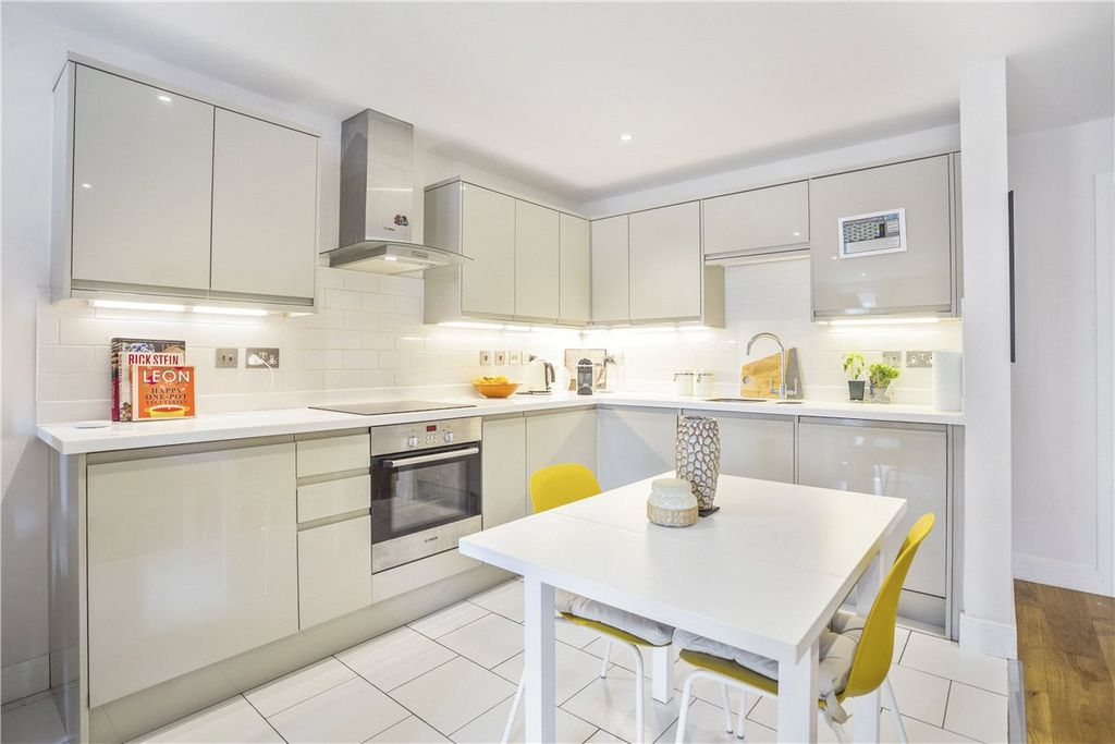 Property photo 3 of 8 Kitchen