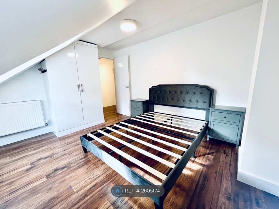 Property photo 2 of 18 King Size Bed