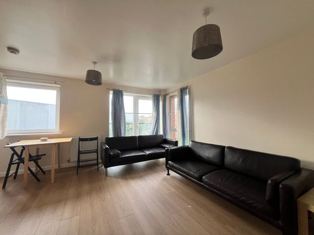 Property photo 2 of 8 Image