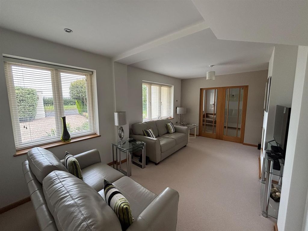 Property photo 3 of 48 110.Jpg