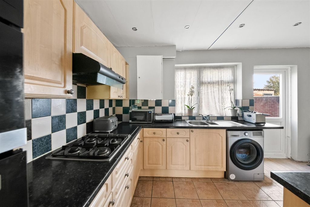 Property photo 3 of 15 4