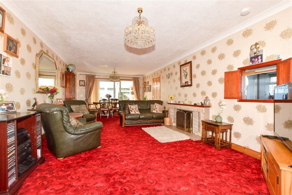 Property photo 2 of 18 Lounge