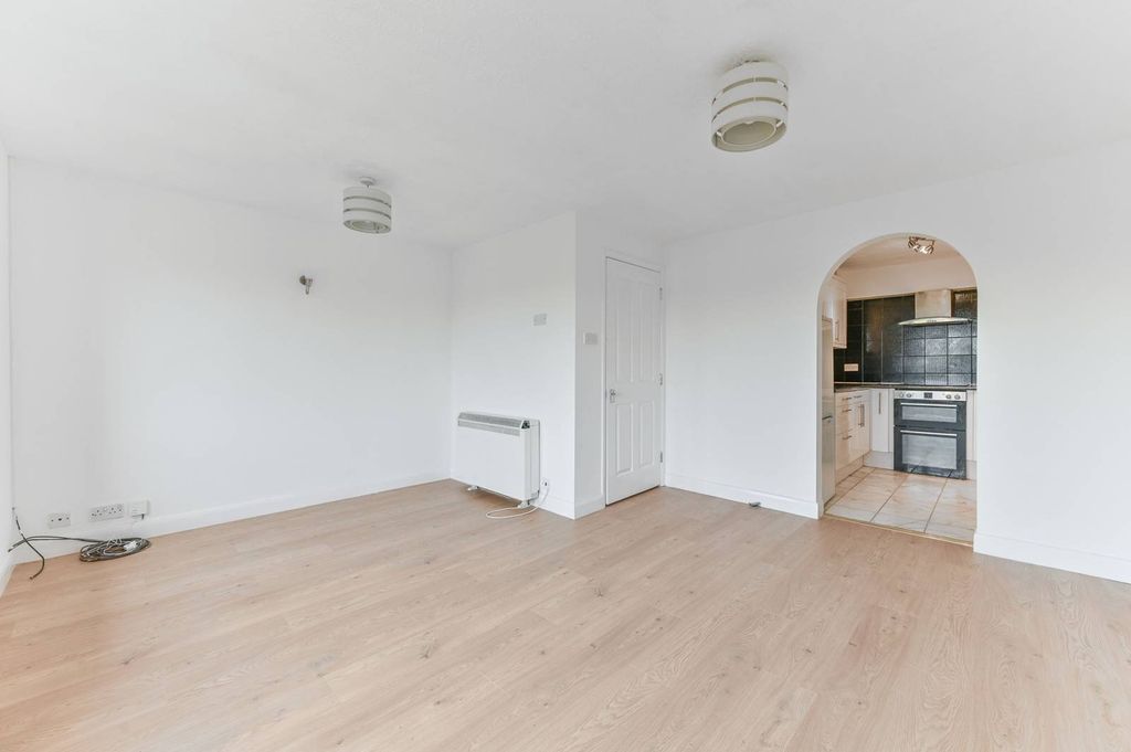 Property photo 3 of 8