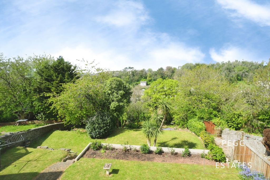 Property photo 2 of 23