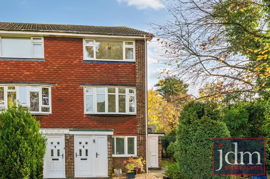 Property photo 1 of 8 External