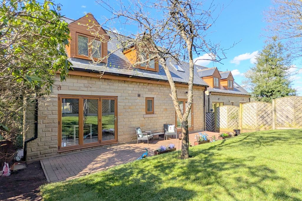 Property photo 3 of 35 Tofts Grove Ewemove Brighouse (41)