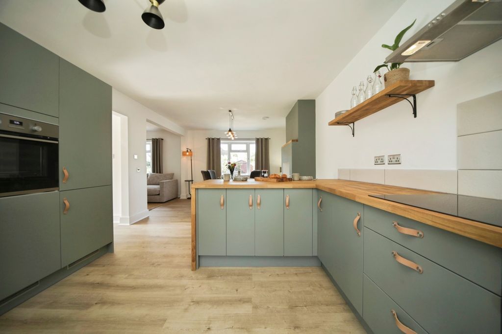 Property photo 3 of 20 Pbox-Img.Jpg