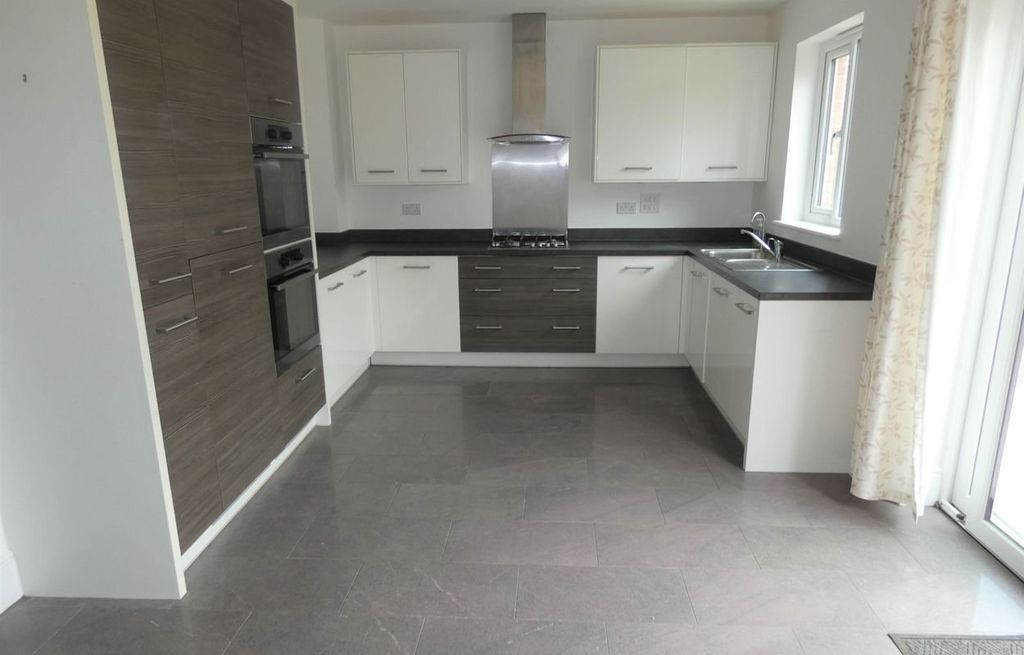 Property photo 2 of 10 Picture 2