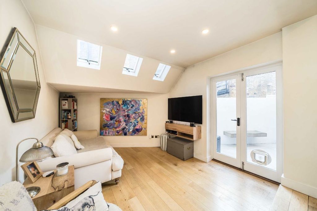 Property photo 3 of 8