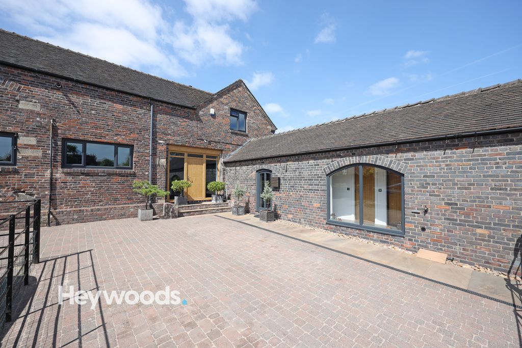 Property photo 1 of 42 0F1A7456