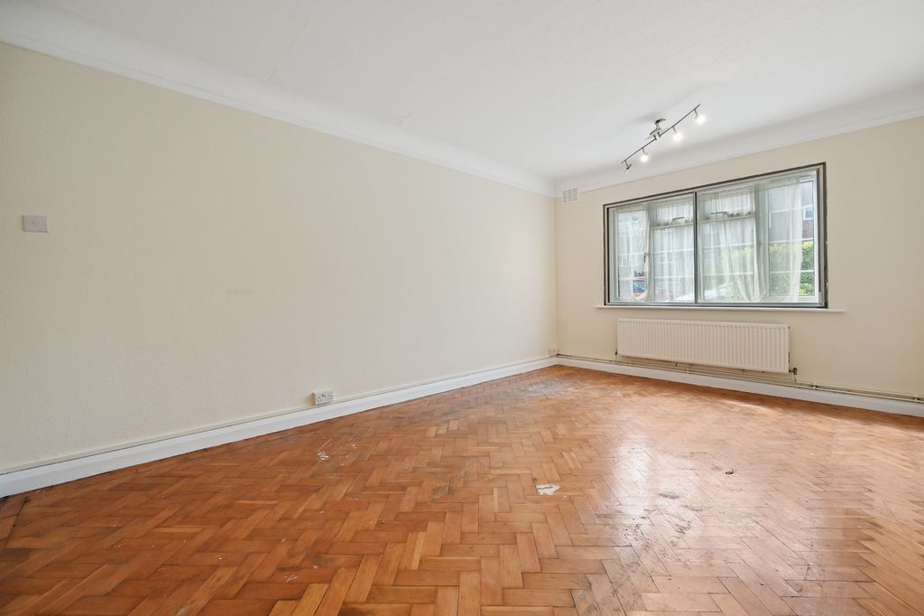 Property photo 3 of 10 3