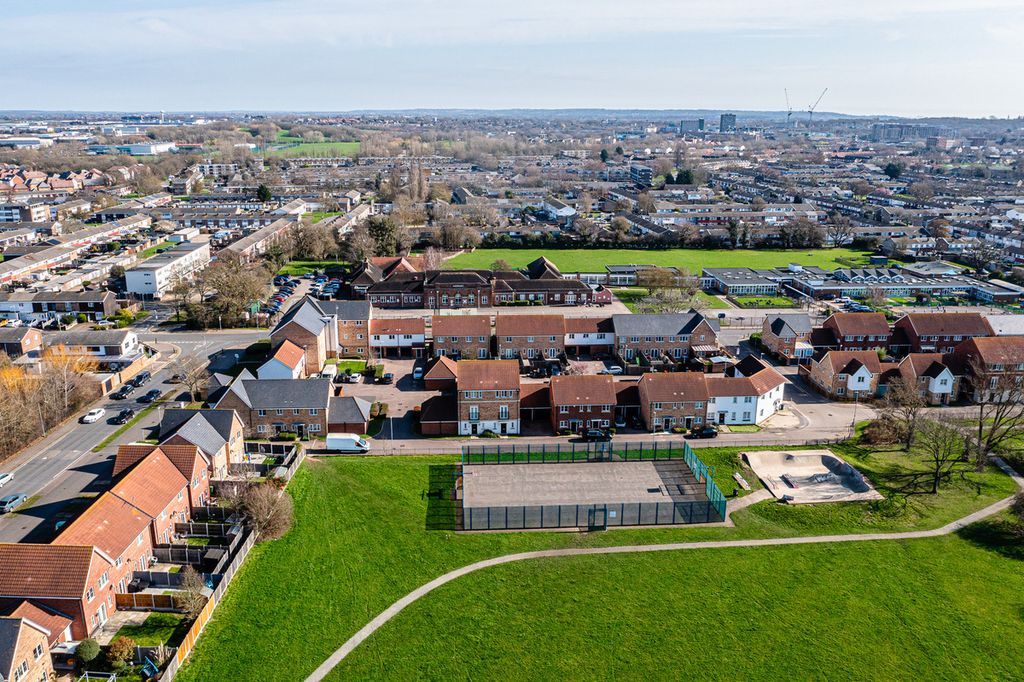 Property photo 3 of 35