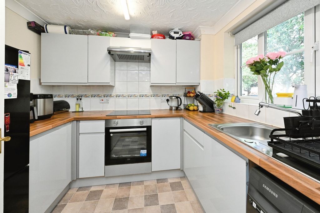 Property photo 2 of 17 Photo