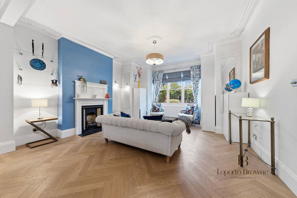 Property photo 2 of 32