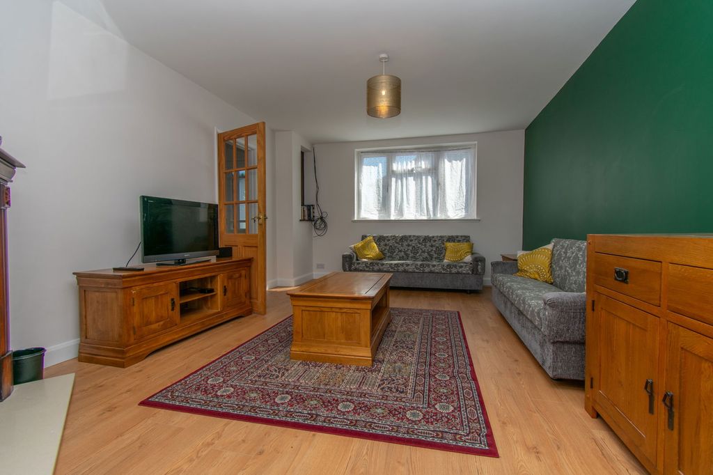 Property photo 3 of 18