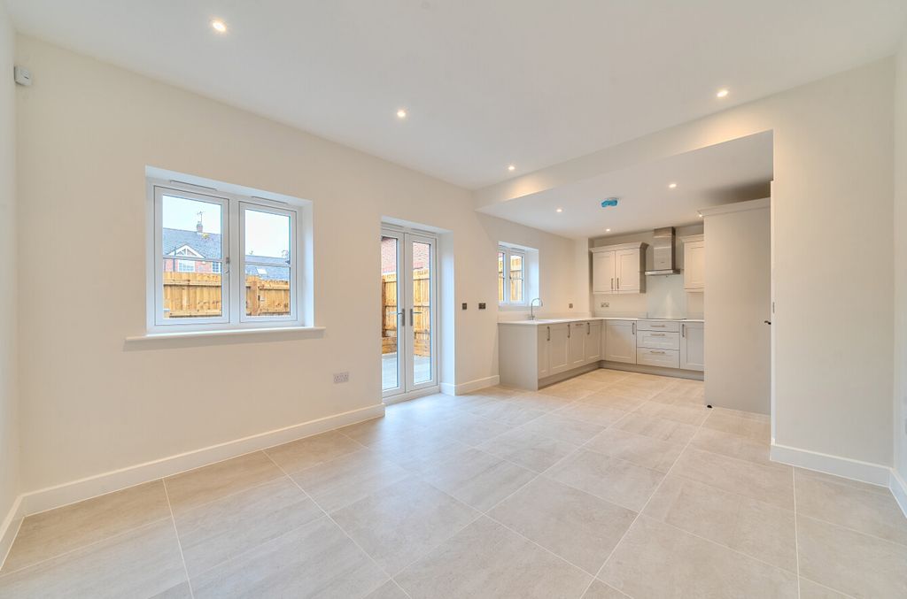 Property photo 2 of 12 1467421-16-6A26F5...