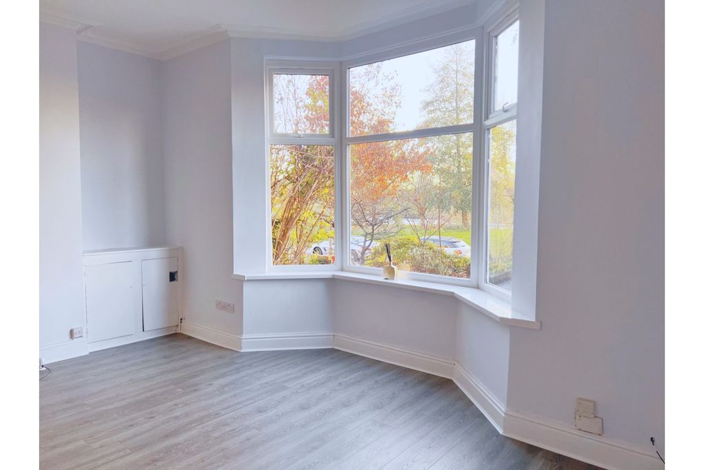 Property photo 3 of 24 Living Room