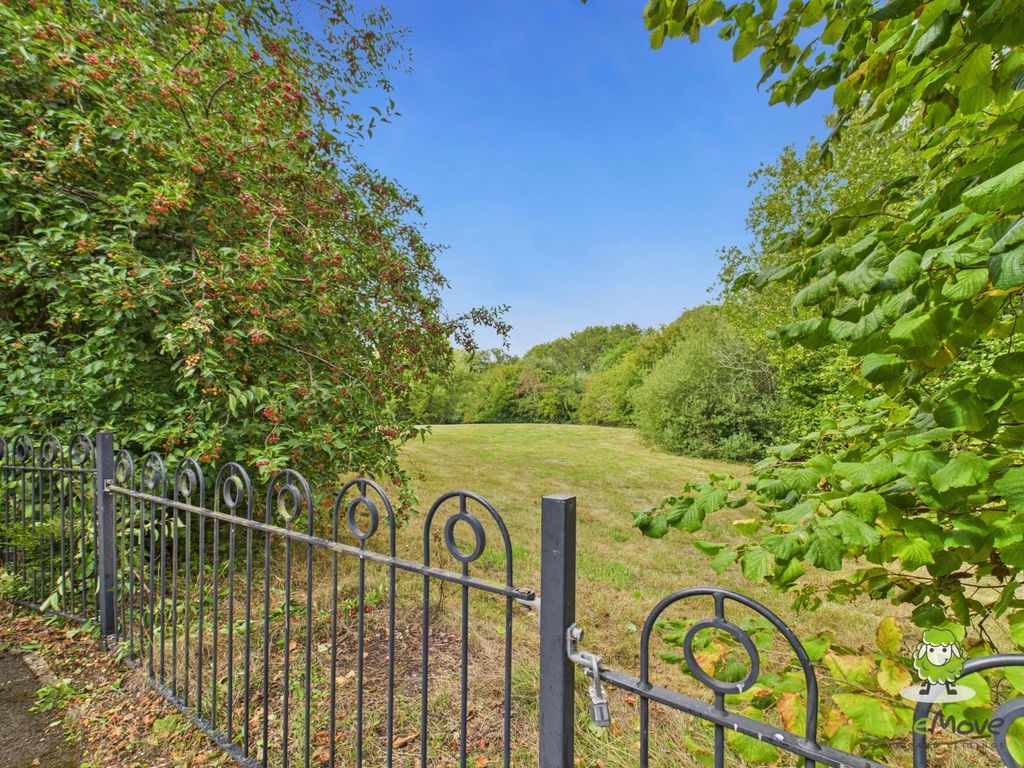 Property photo 2 of 10 Ewemove Estate Agents Basingstoke - Compton Way