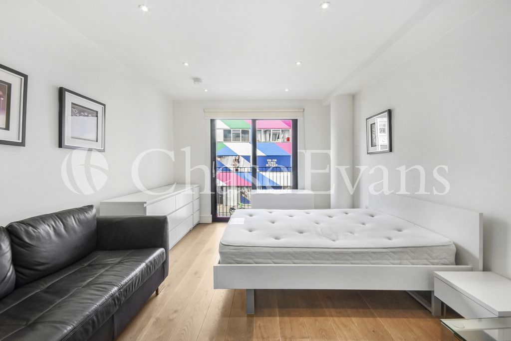 Property photo 1 of 8 Westworth House, The