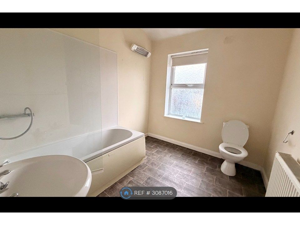 Property photo 2 of 8 Bathroom