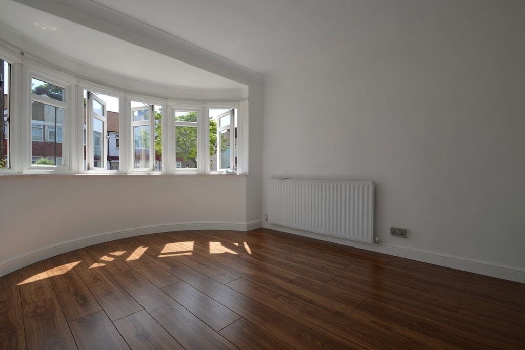 Property photo 2 of 11 Lakoz