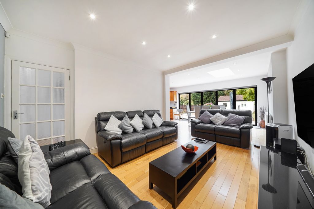 Property photo 3 of 16 Photo 12