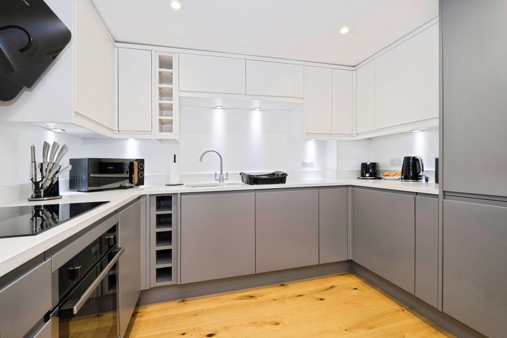 Property photo 2 of 17 Photo