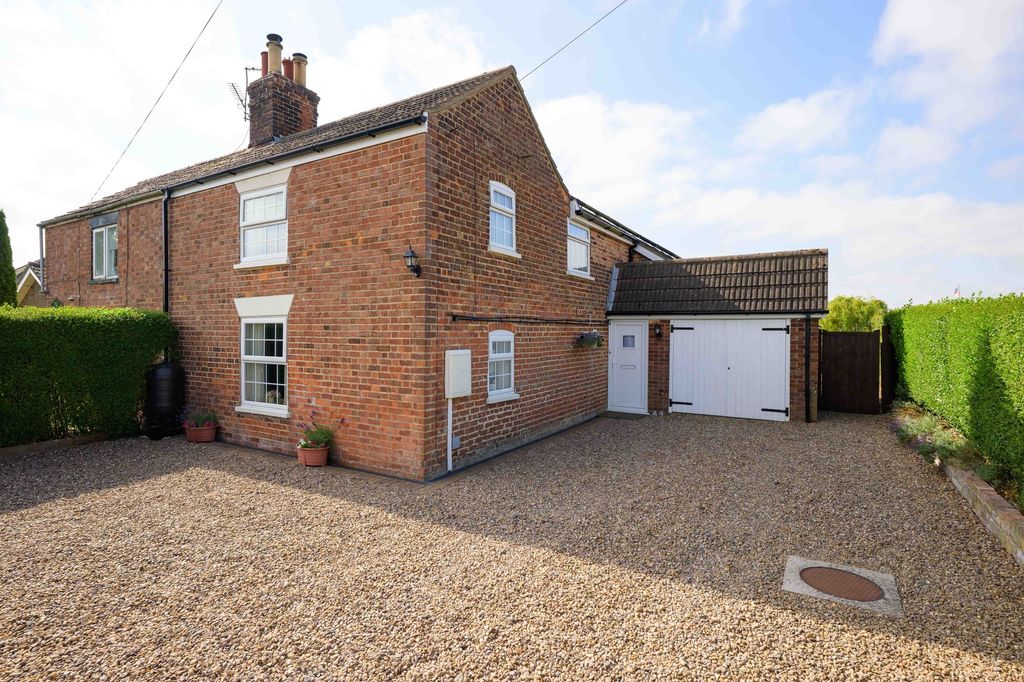 Property photo 1 of 42
